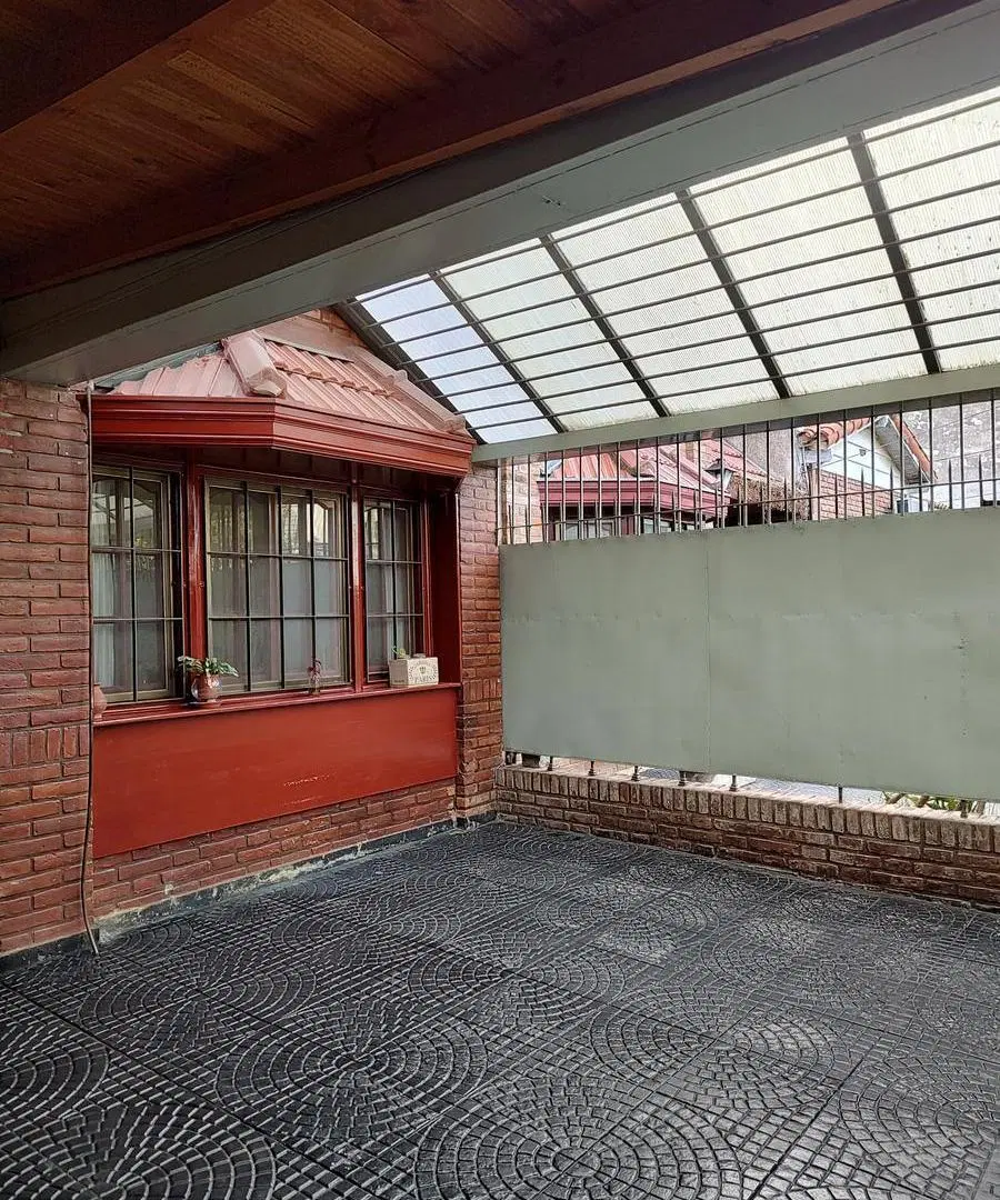 Duplex 4 ambientes con pileta en Bernal 1