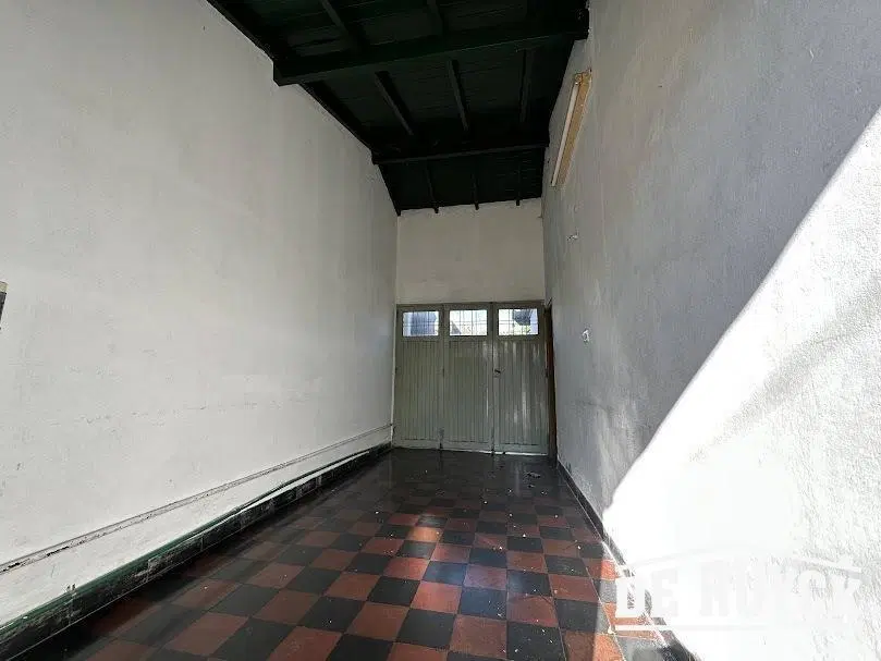 Casa en Ezpeleta Este, próxima Avenida Mitre. amplio lote, apta credito 4