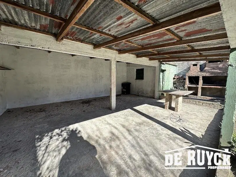 Casa en Ezpeleta Este, próxima Avenida Mitre. amplio lote, apta credito 5
