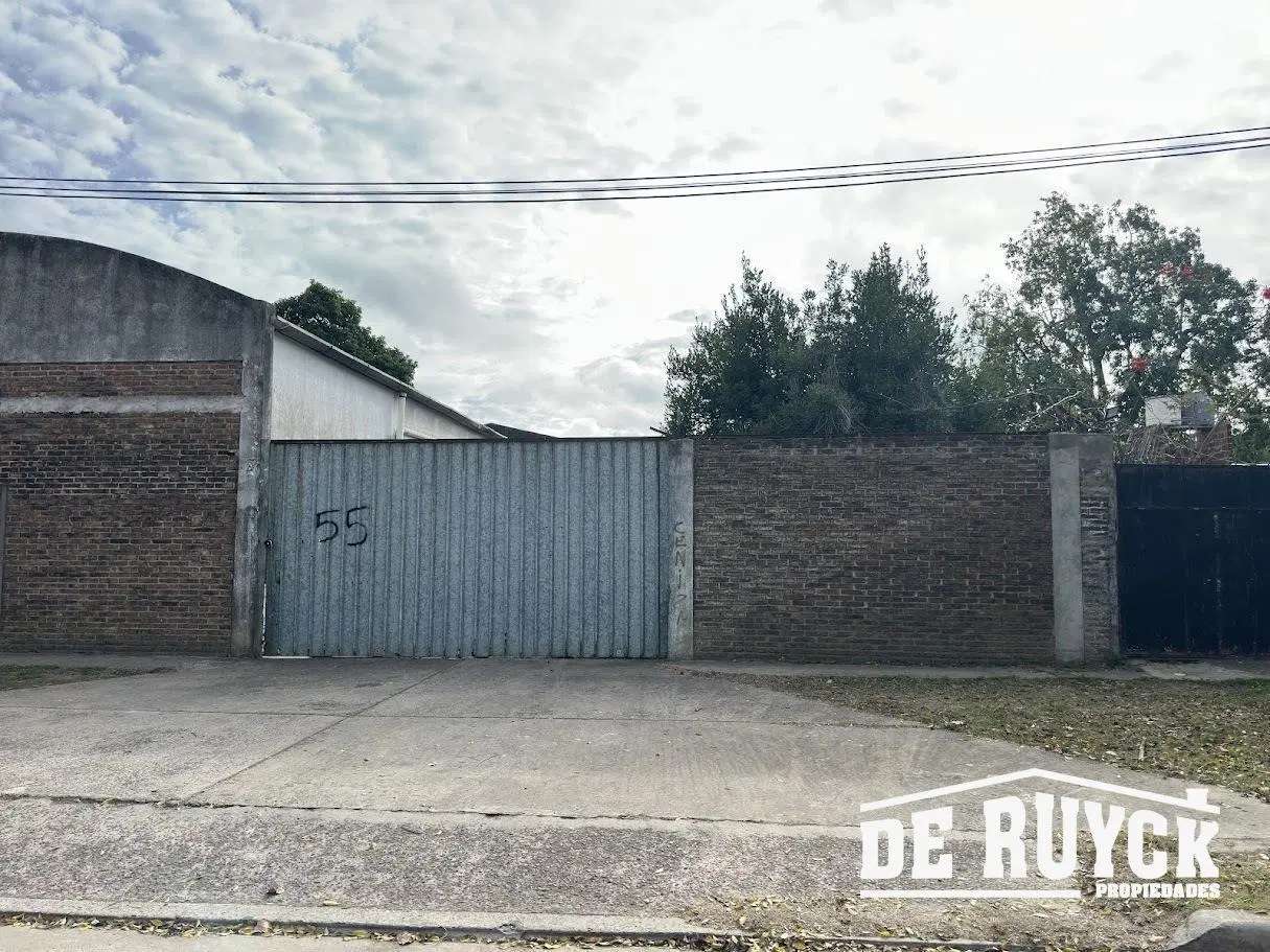 Terreno ideal galpón o depósito, a pasos de Camino Belgrano, Mosconi y Monteverde. 2