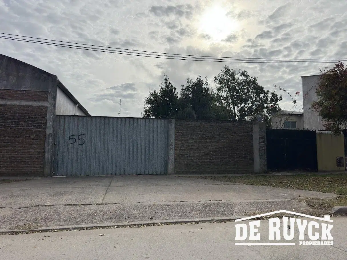 Terreno ideal galpón o depósito, a pasos de Camino Belgrano, Mosconi y Monteverde. 5