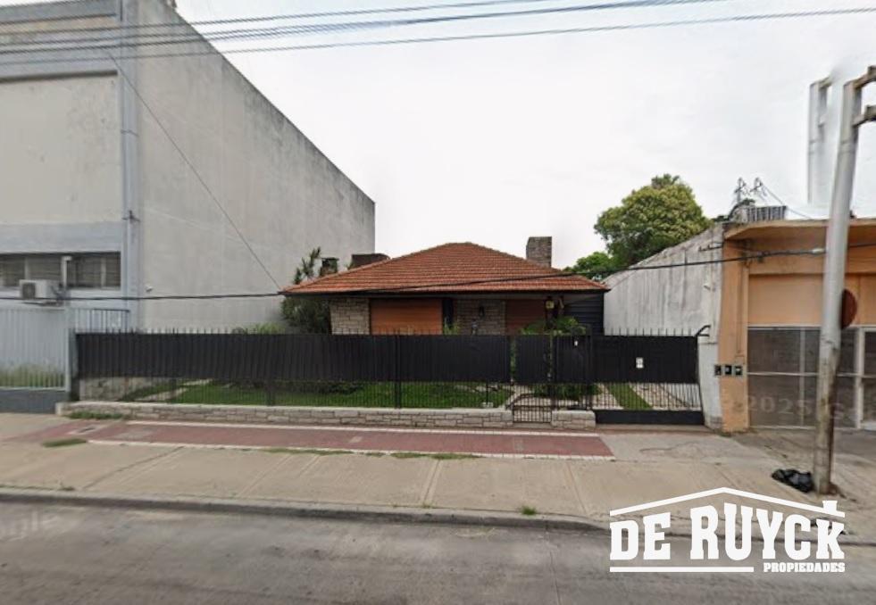 Fracción con salida a 3 calles