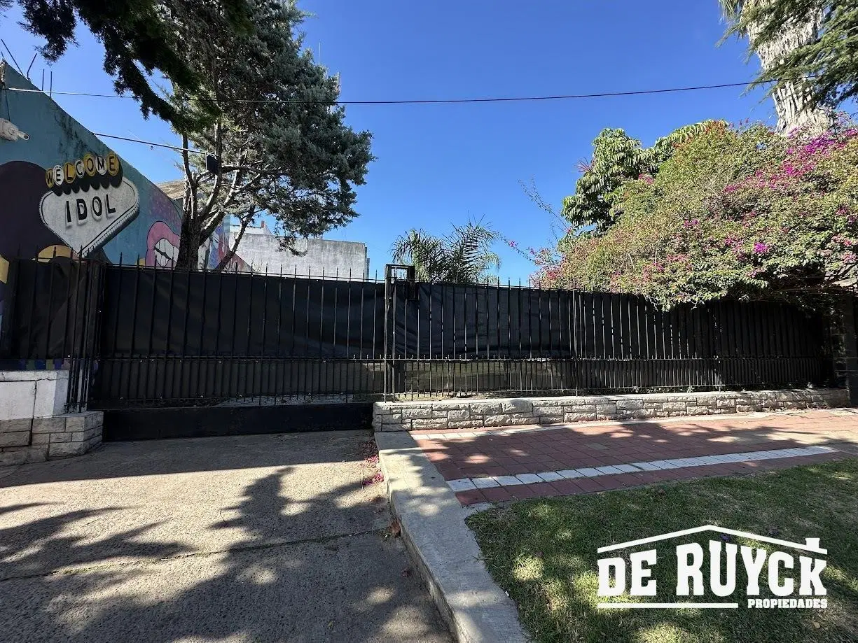 Fracción con salida a 3 calles 8