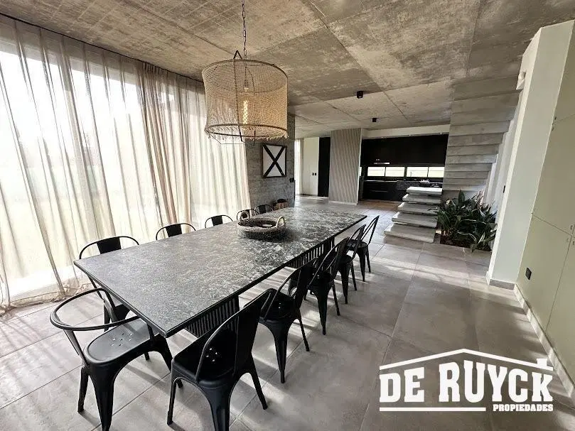 Casa 4 ambientes, moderna y amueblada en Area 60 3