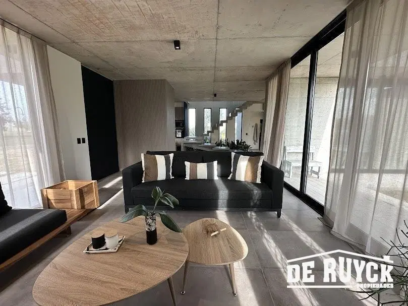 Casa 4 ambientes, moderna y amueblada en Area 60 5