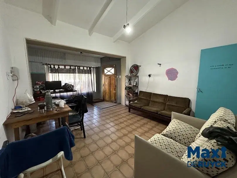 Casa tipo PH al frente, 3 ambientes a metros de Avenida Amoedo 4