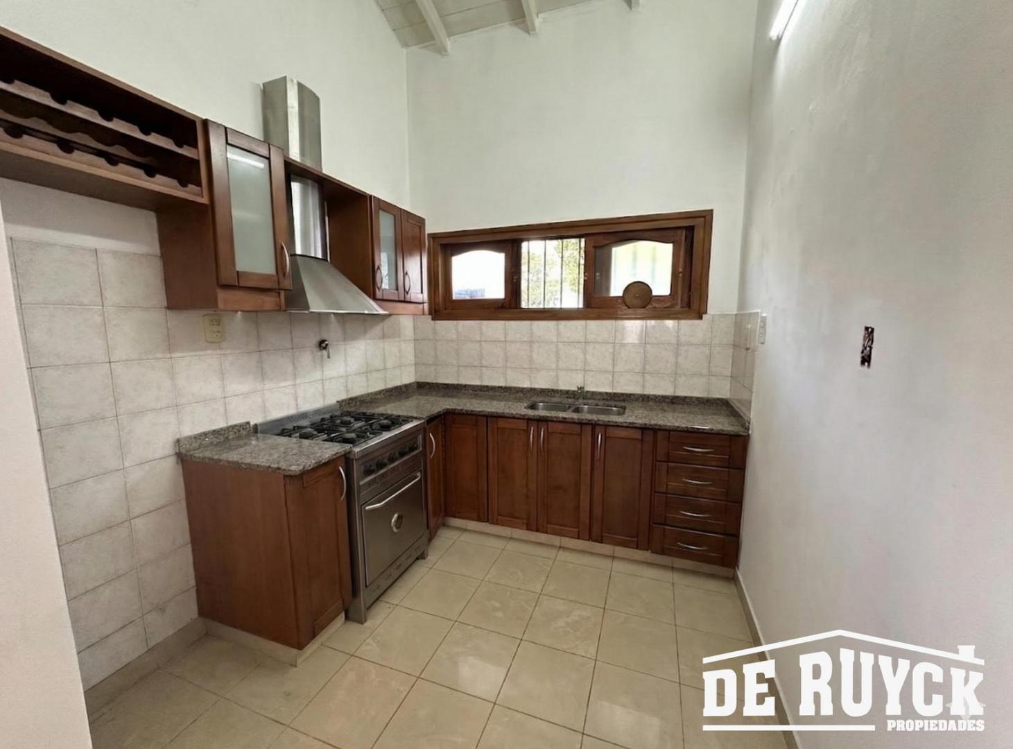 Foto de Chalet 3 ambientes, Proximo a Av. 12 de Octubre, imagen 2