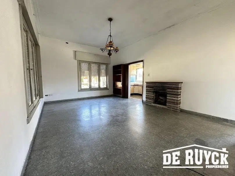 Chalet sobre 2 lotes a modernizar 2