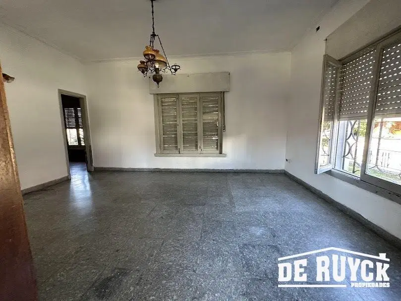 Chalet sobre 2 lotes a modernizar 3