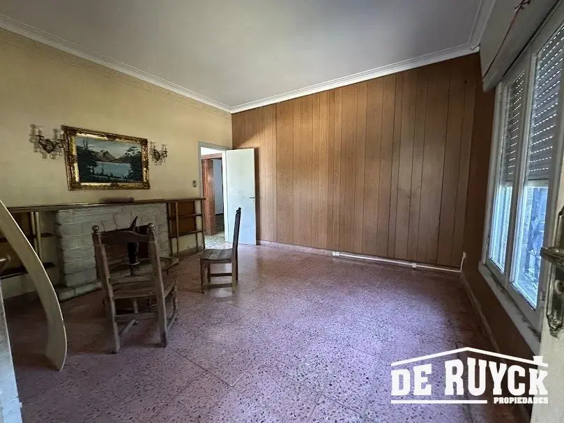 Chalet sobre 2 lotes a modernizar 8