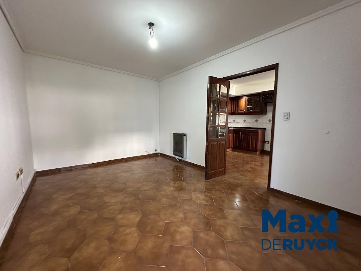 Casa 3 ambientes en Barrio Cooperarios