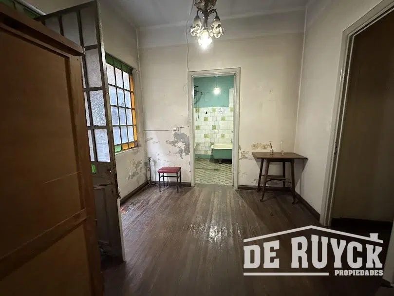 Local con vivienda, a pasos bajo nivel, facil acceso a autopista 3