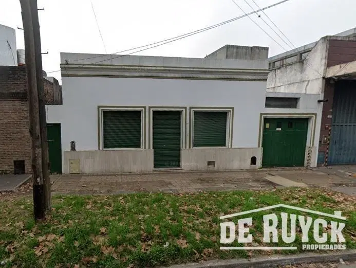 Local con vivienda, a pasos bajo nivel, facil acceso a autopista 4