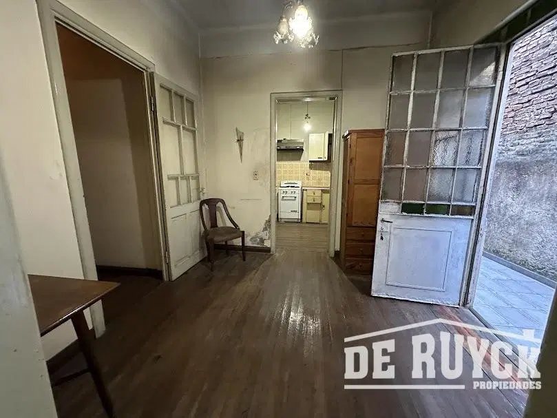 Local con vivienda, a pasos bajo nivel, facil acceso a autopista 5