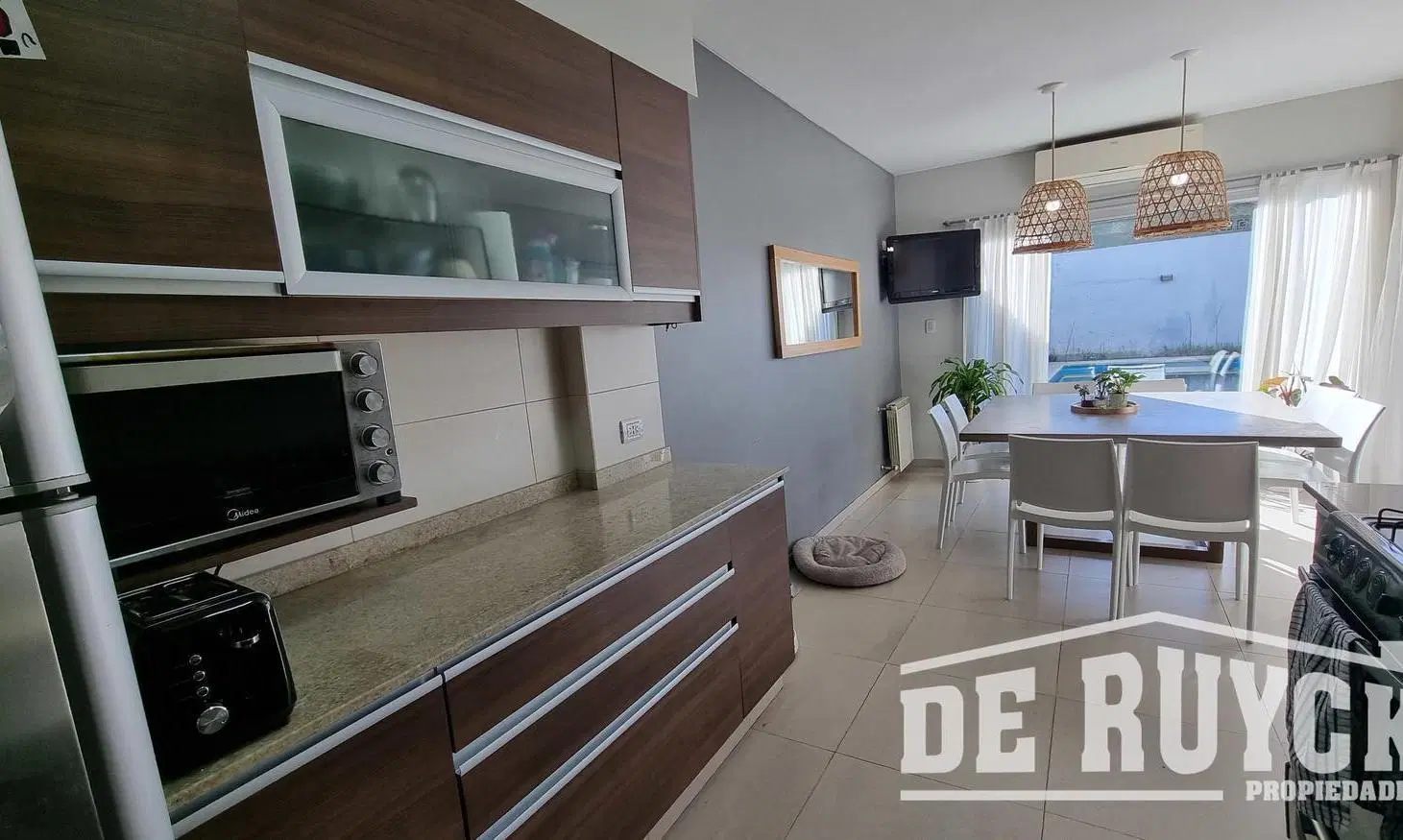Casa en venta, moderna, Barrio Parque Calchaqui 4