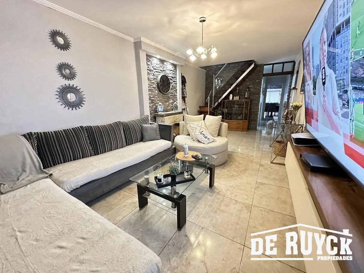 Duplex en impecable estado, a pasos metrobus Calchaqui 1