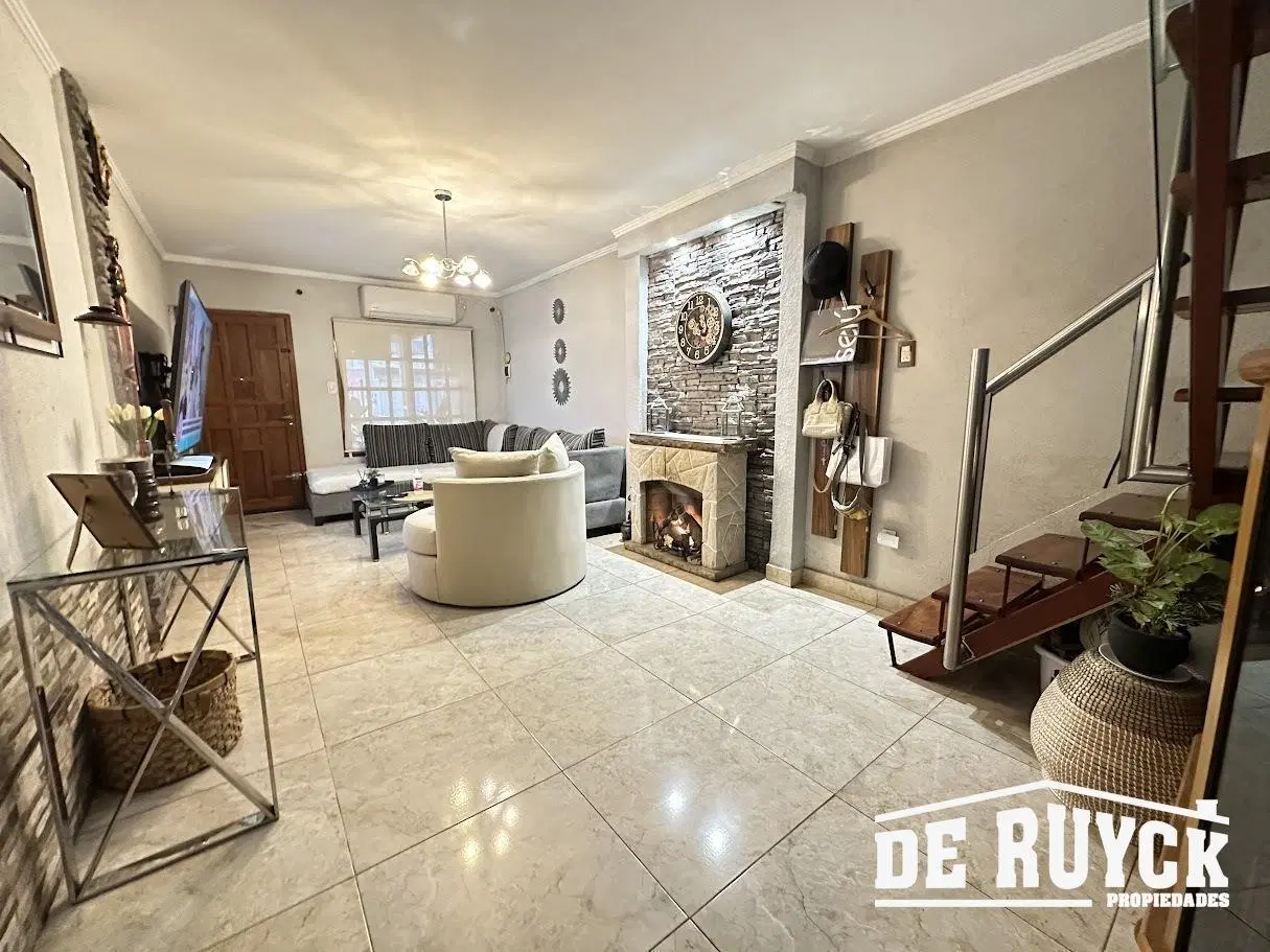 Duplex en impecable estado, a pasos metrobus Calchaqui 5
