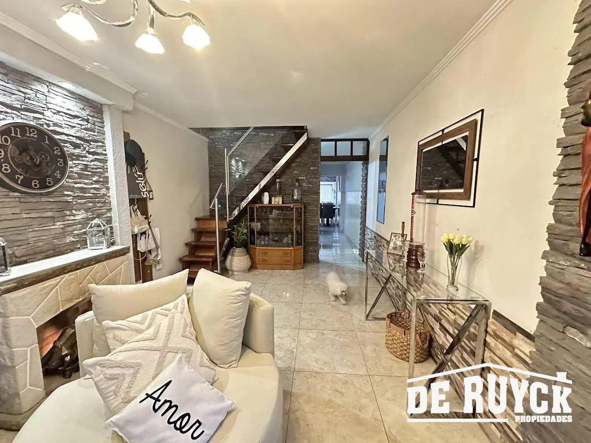 Duplex en impecable estado, a pasos metrobus Calchaqui 3