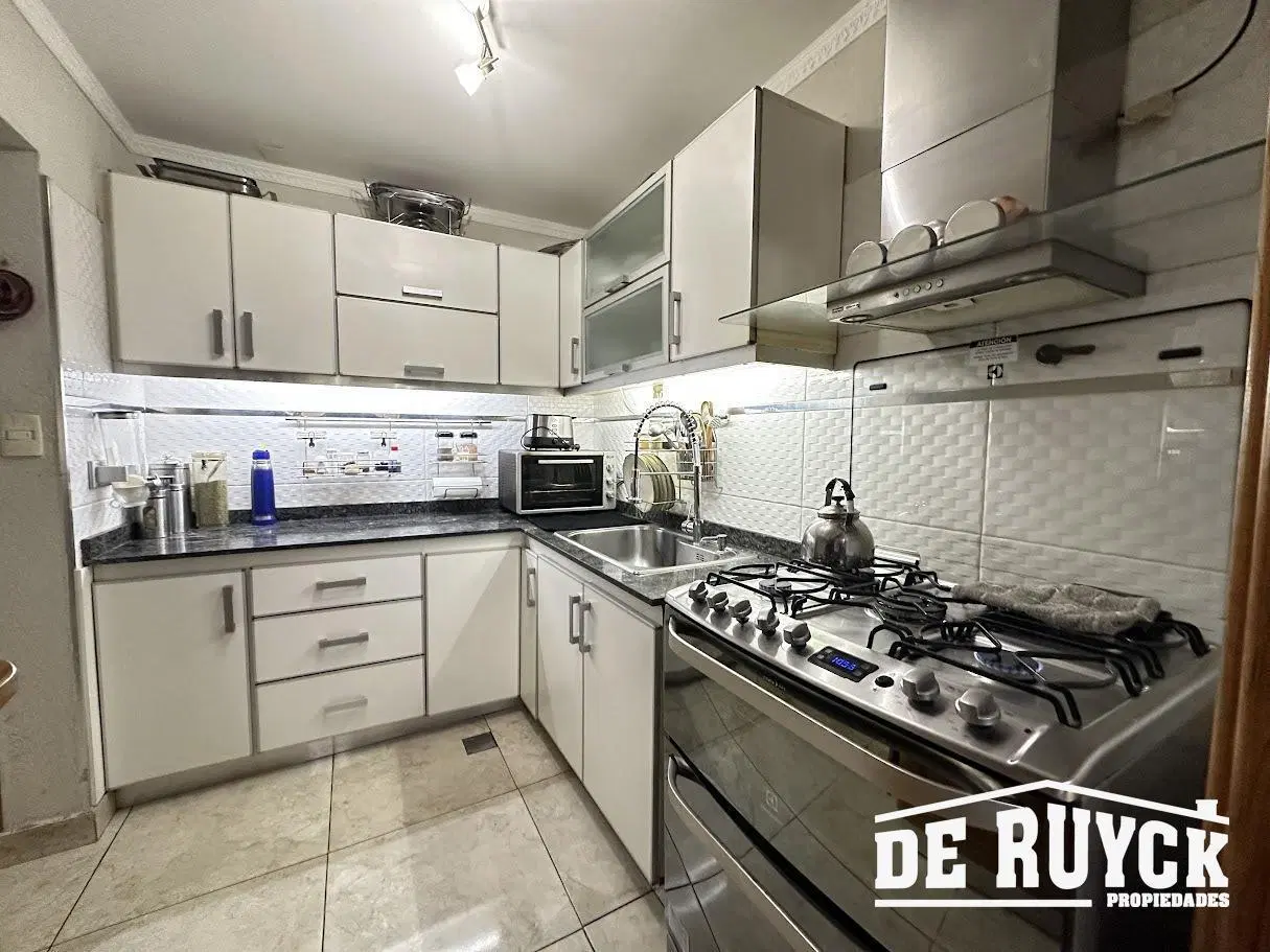 Duplex en impecable estado, a pasos metrobus Calchaqui 4