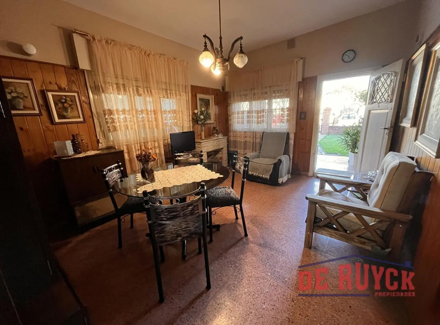 Casa sobre gran lote 2