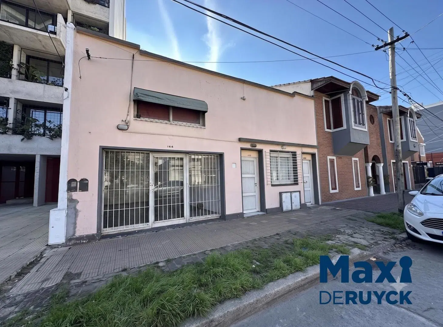Casa con local, terreno con muy buena ubicación 4