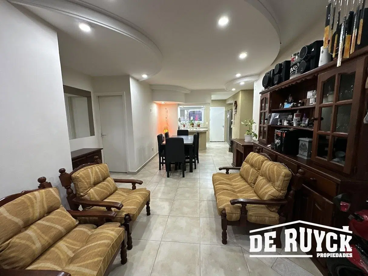 Chalet 4 ambientes en Barrio Parque Calchaqui, Quilmes 2