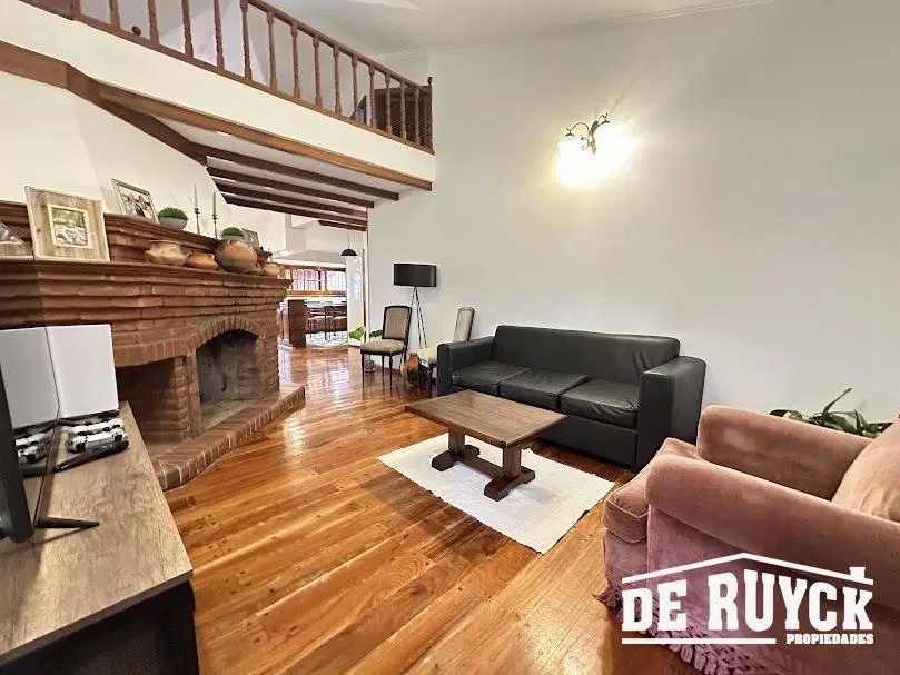 Chalet con verde y pileta, sobre 2 lotes, Barrio Parque Calchaqui 3