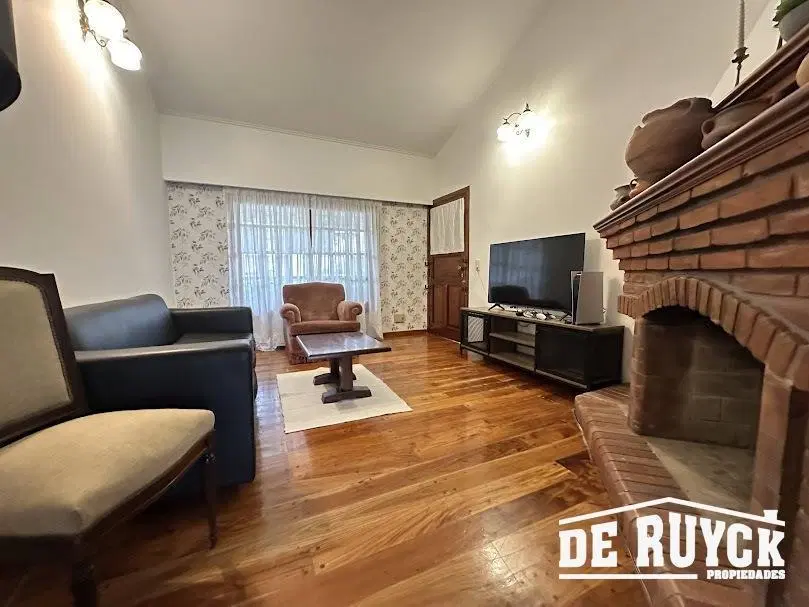Chalet con verde y pileta, sobre 2 lotes, Barrio Parque Calchaqui 4