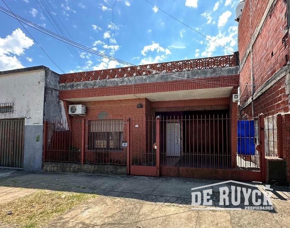 Casa 3 ambientes Quilmes Oeste a pasos de Calchaqui