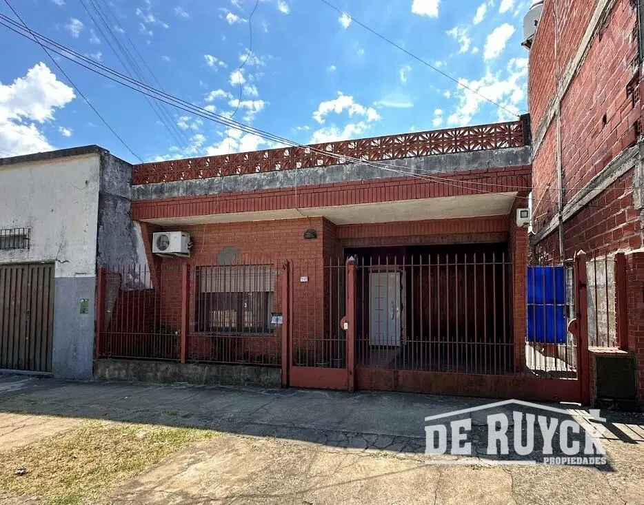 Casa 3 ambientes Quilmes Oeste a pasos de Calchaqui 1
