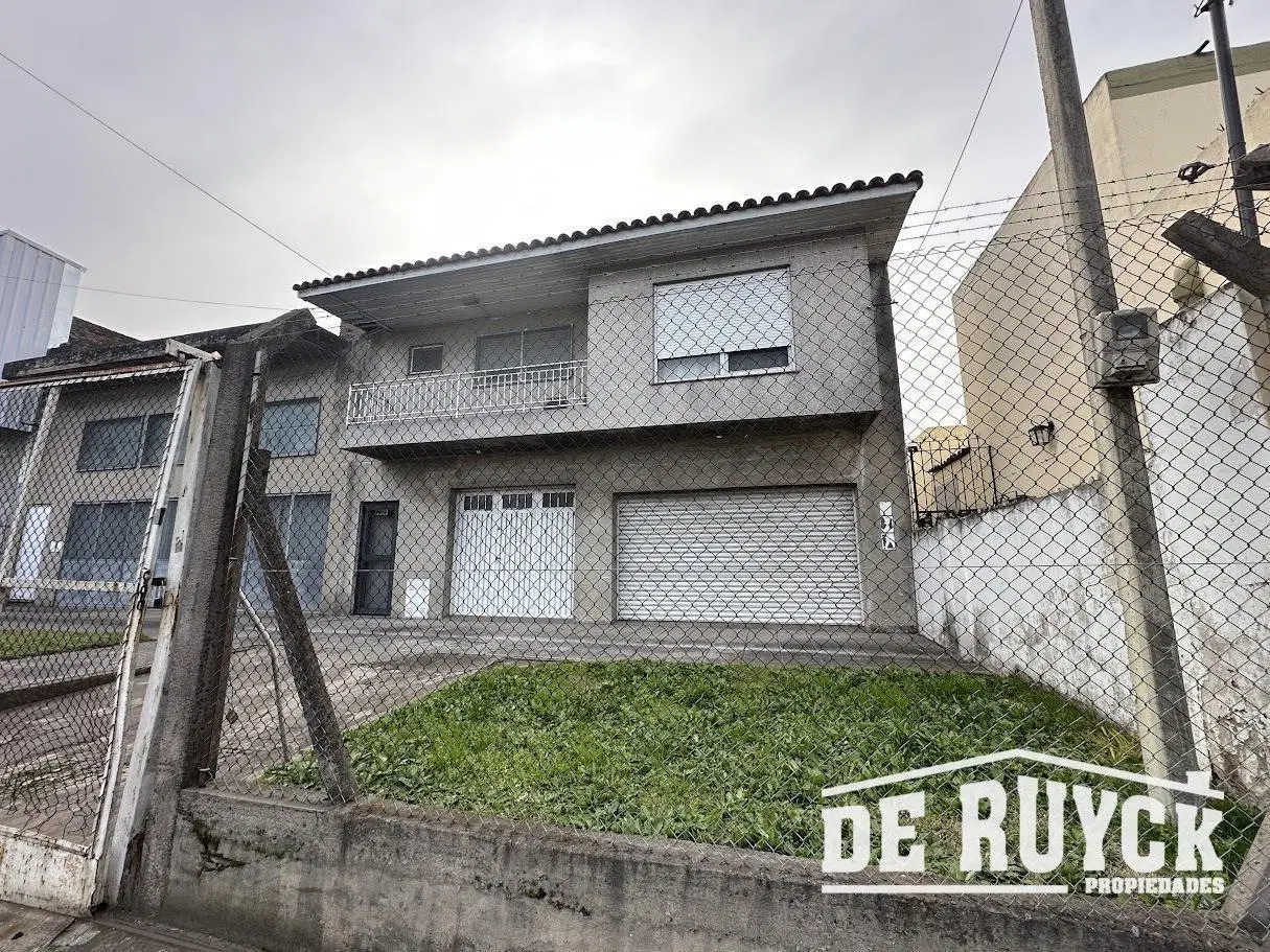 Local con vivienda en Camino General Belgrano 4