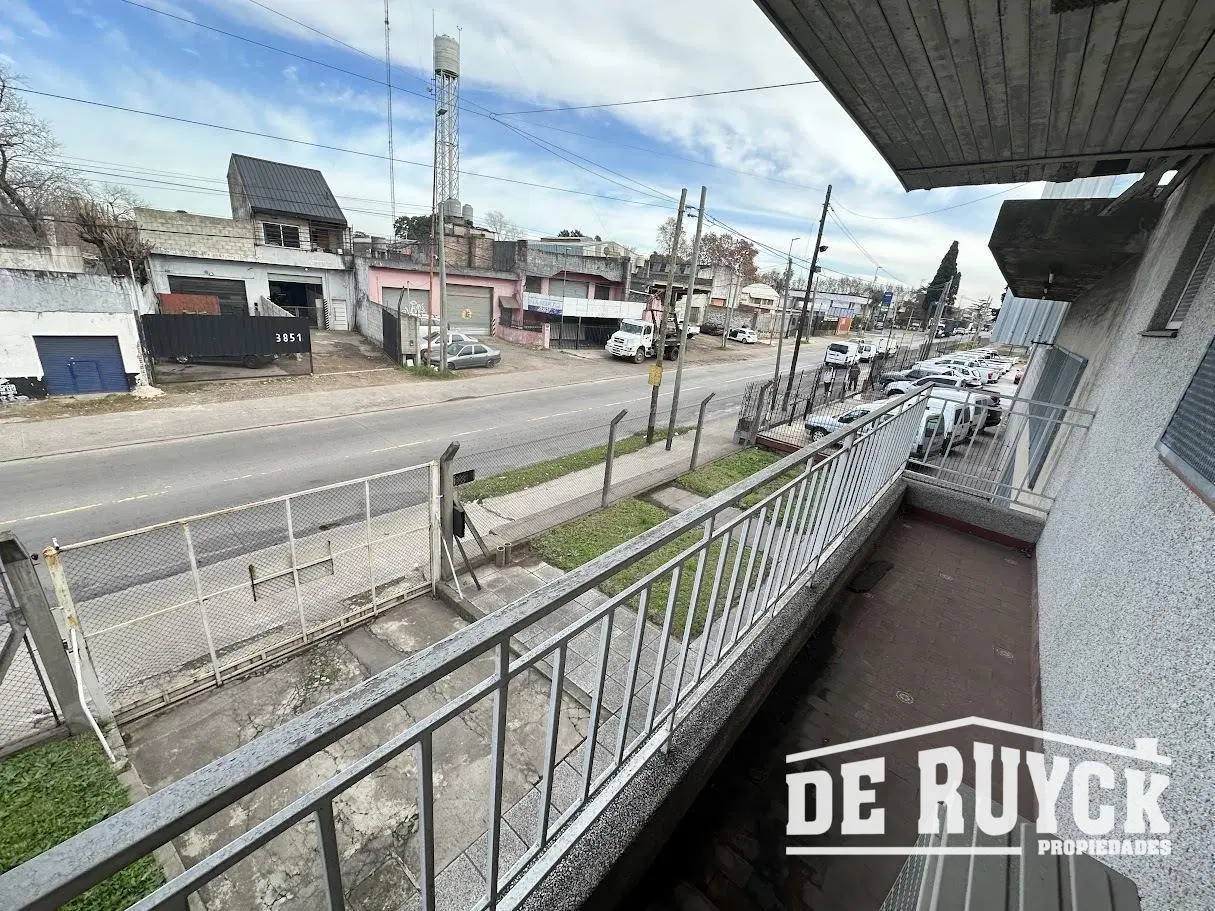 Local con vivienda en Camino General Belgrano 1