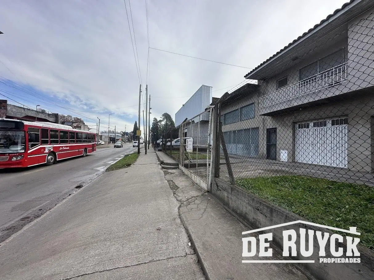 Galpón o Local con vivienda u oficinas sobre Camino General Belgrano 3