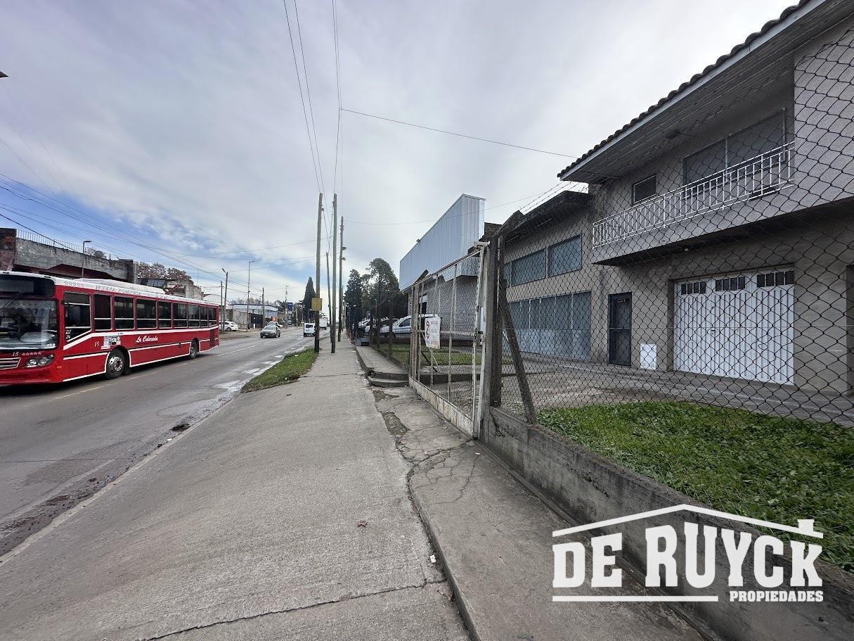 Foto de Galpón + local sobre 2 lotes + vivienda, imagen 2