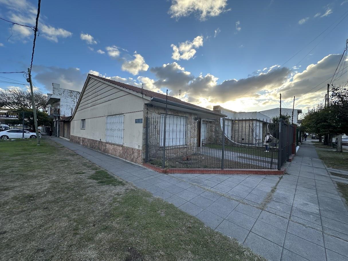 Foto de Casa 4 ambientes con verde y quincho, imagen 1