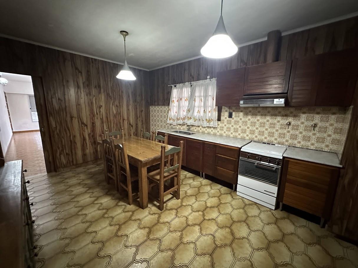 Foto de Casa 4 ambientes con verde y quincho, imagen 3