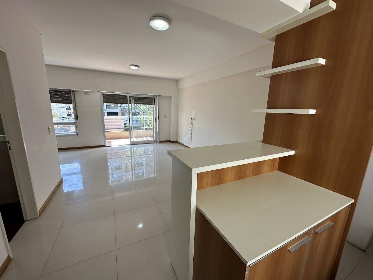Foto de Departamento en L, ambiente y medio, excelente zona, imagen 2