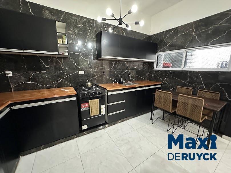 Foto de Casa reciclada con local y patio, 3 ambientes, imagen 2