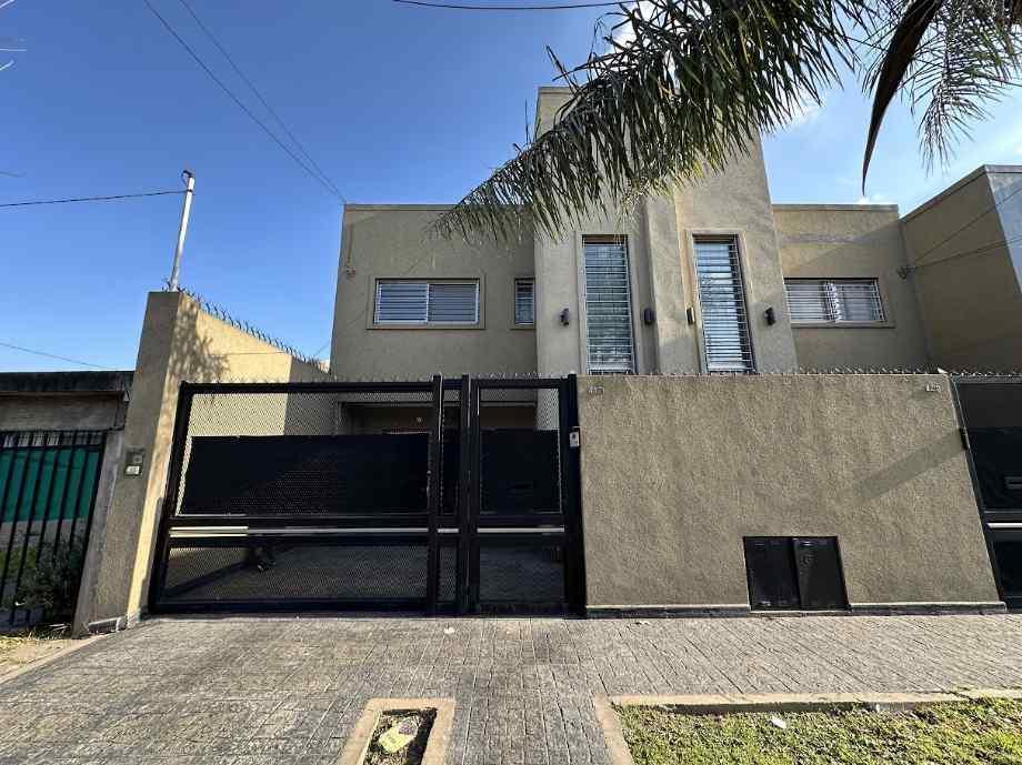 Foto de Duplex 3 ambientes moderno, a pasos de Avenida Mitre, imagen 2