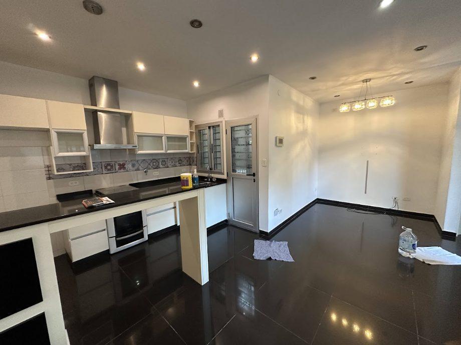Foto de Duplex 3 ambientes moderno, a pasos de Avenida Mitre, imagen 3