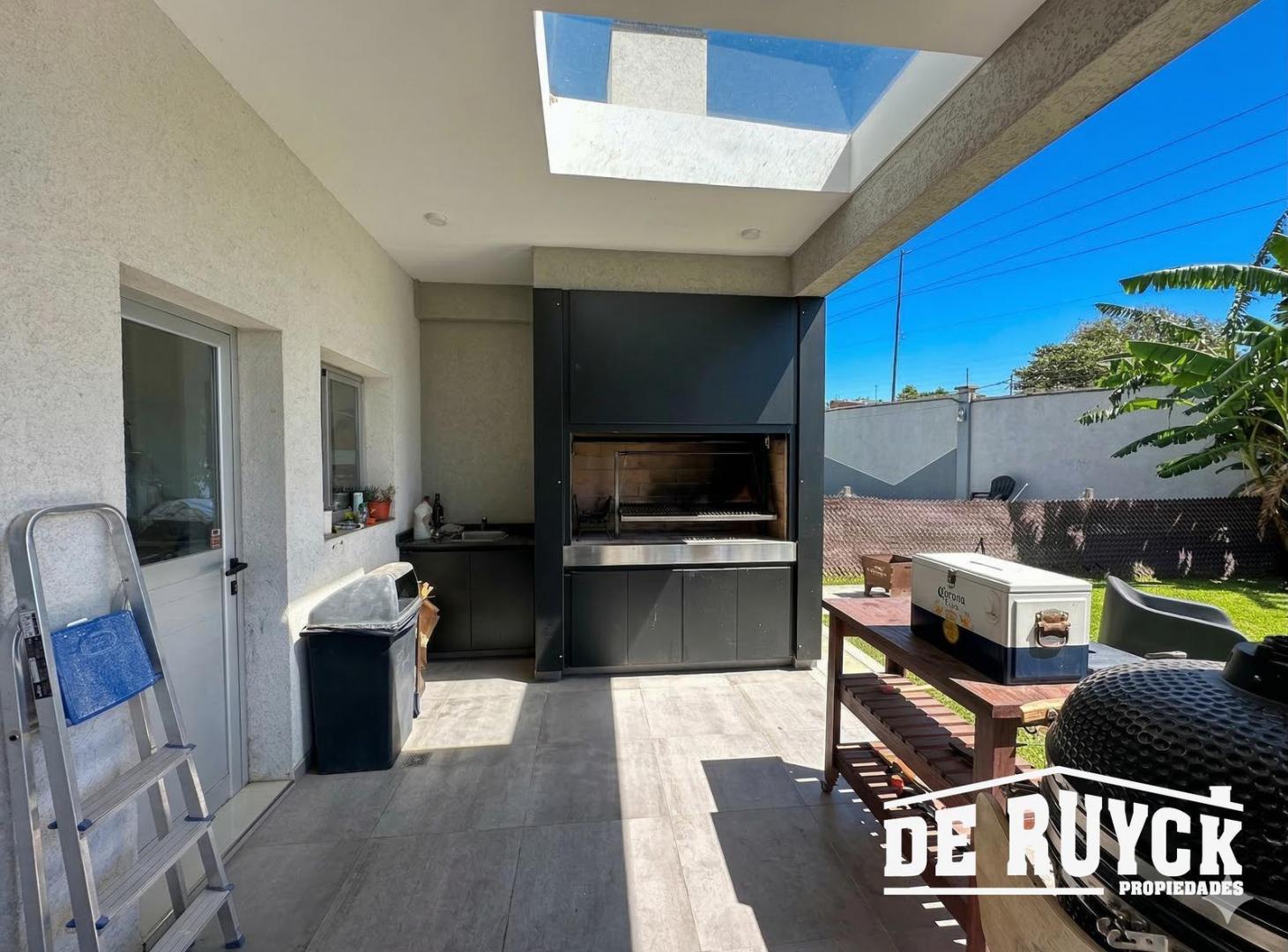 Foto de Casa 4 ambientes sobre amplio lote, imagen 3