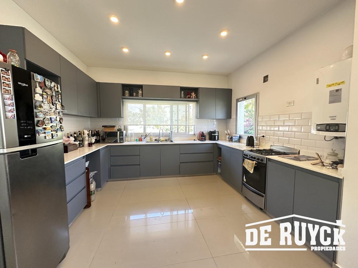Foto de Casa 4 ambientes sobre amplio lote, imagen 1