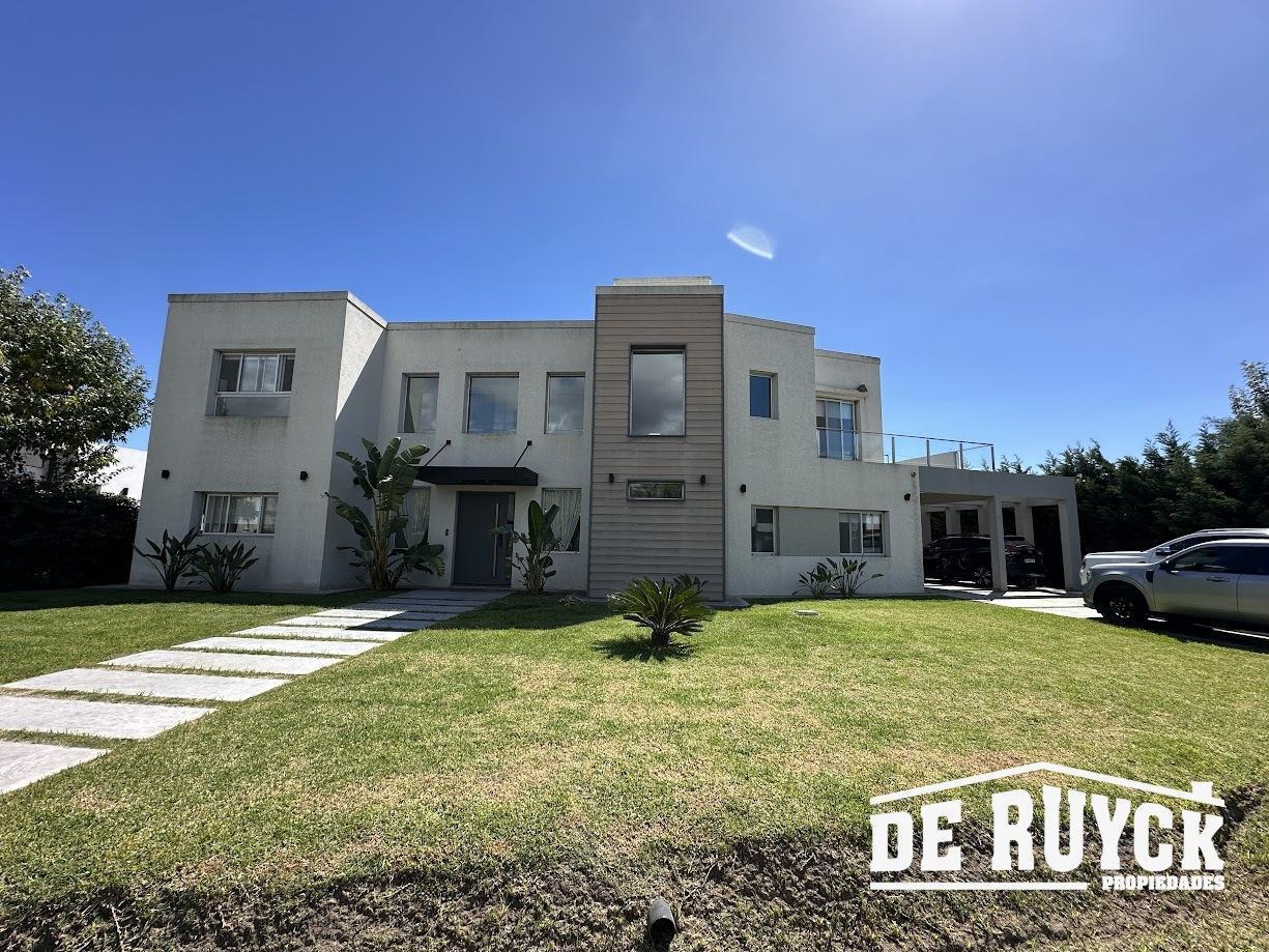 Foto de Casa 4 ambientes sobre amplio lote, imagen 4