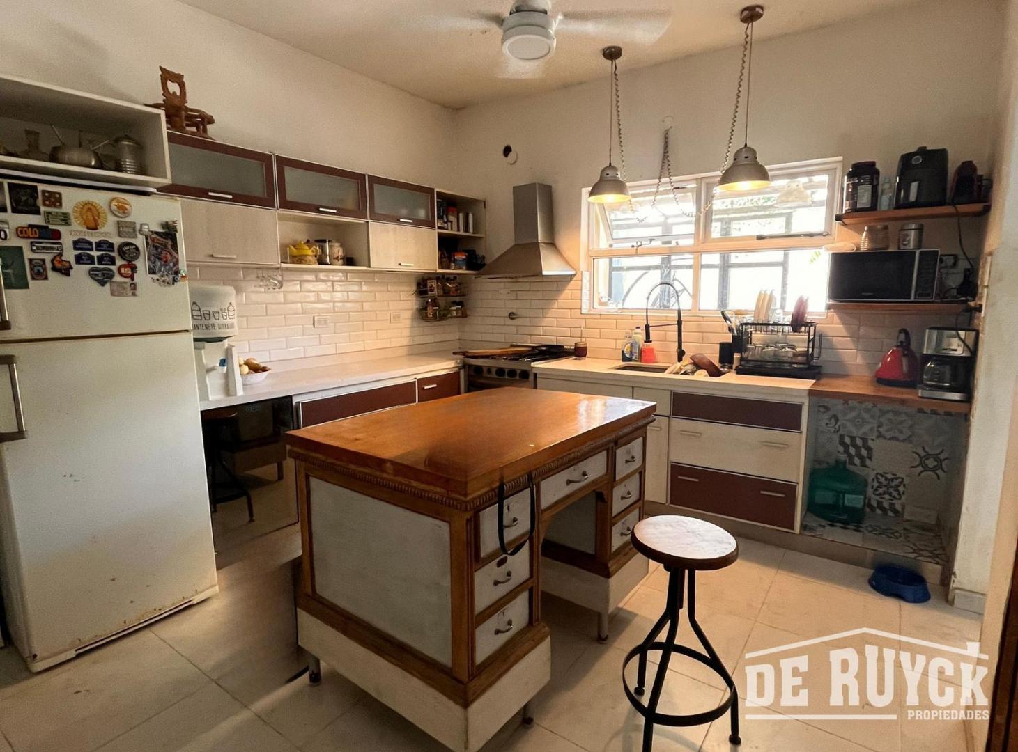 Foto de Casa 4 ambientes en Quilmes Oeste, con verde, pileta, y departamento., imagen 4