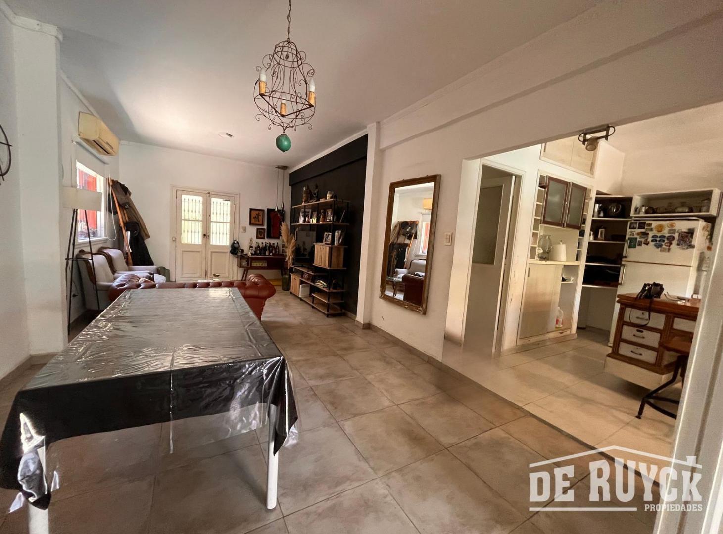 Foto de Casa 4 ambientes en Quilmes Oeste, con verde, pileta, y departamento., imagen 5