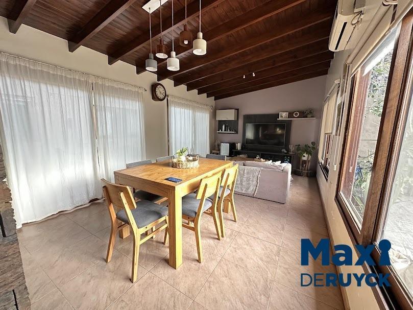 Foto de Casa moderna a pasos Cruce Varela, Calle 15 Berazategui, imagen 1