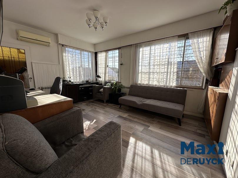 Foto de Casa en planta alta + cochera + consultorio o depto, imagen 2
