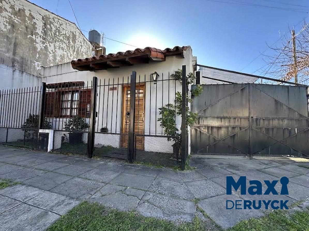 Foto de Casa tipo PH a pasos Metrobus Calchaqui, con 2 patios, imagen 3