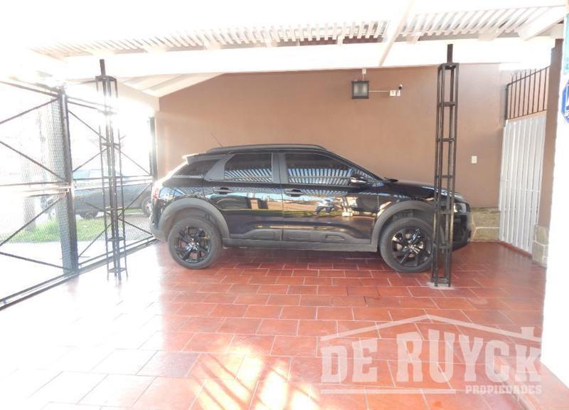 Foto de Chalet en Venta en Quilmes Oeste, imagen 2