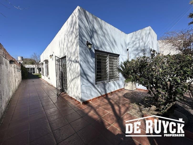 Foto de Casa con lote de 10x40 Quilmes Oeste, imagen 2